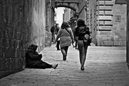 FOR Communication: Minimum wage: The government harms the economy by not helping the poorest