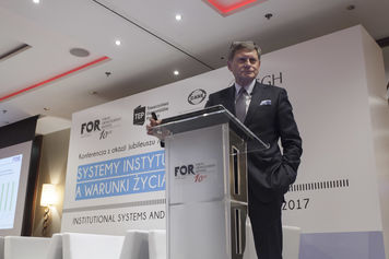 Konferencja „Systemy instytucjonalne a warunki życia w kraju” - galeria zdjęć